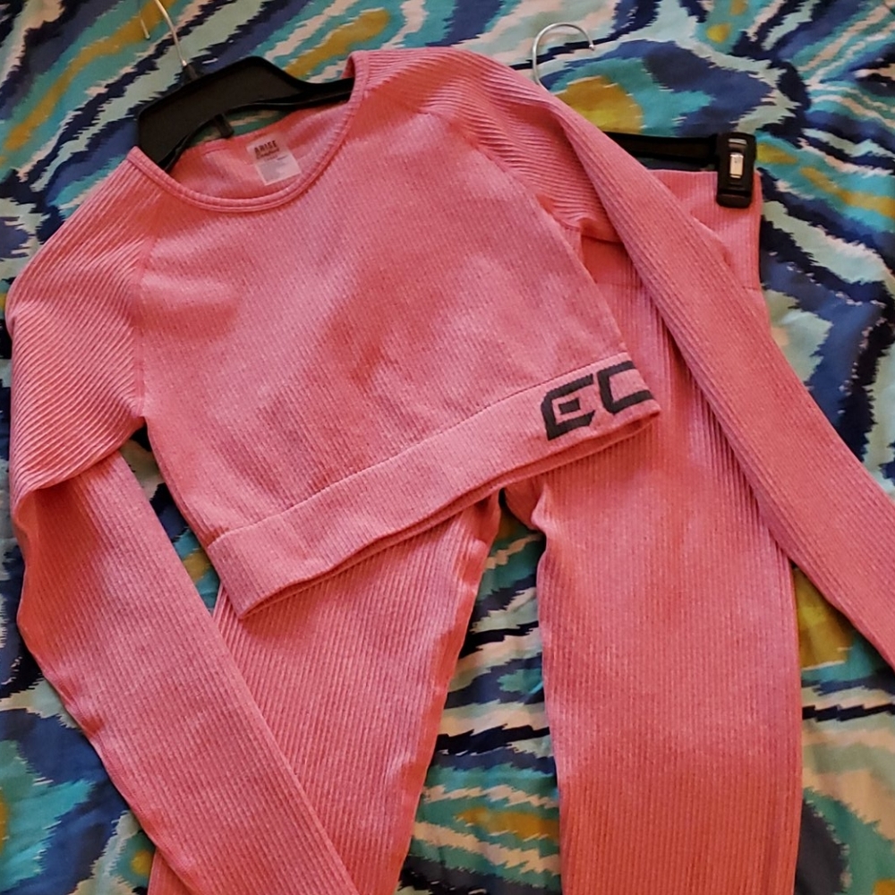 Echt pink comfort arise set size L